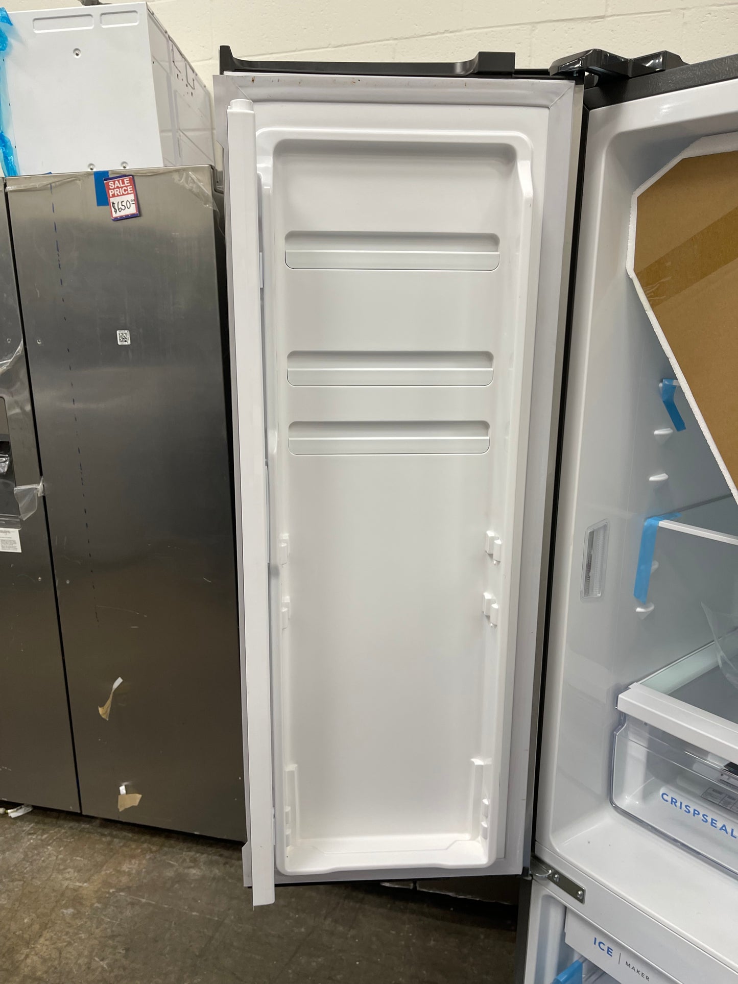 Frigidaire 17.6 Cu. Ft. Counter-Depth French Door Refrigerator
FRFG1723AV