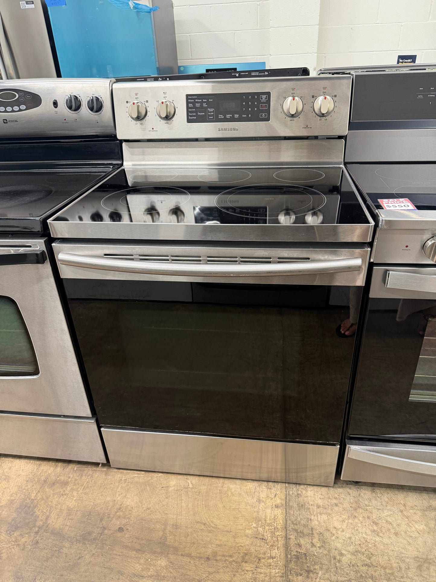 Samsung NE59M4320SS/AA – 5.9 Cu. Ft. Freestanding Electric Range with Convection