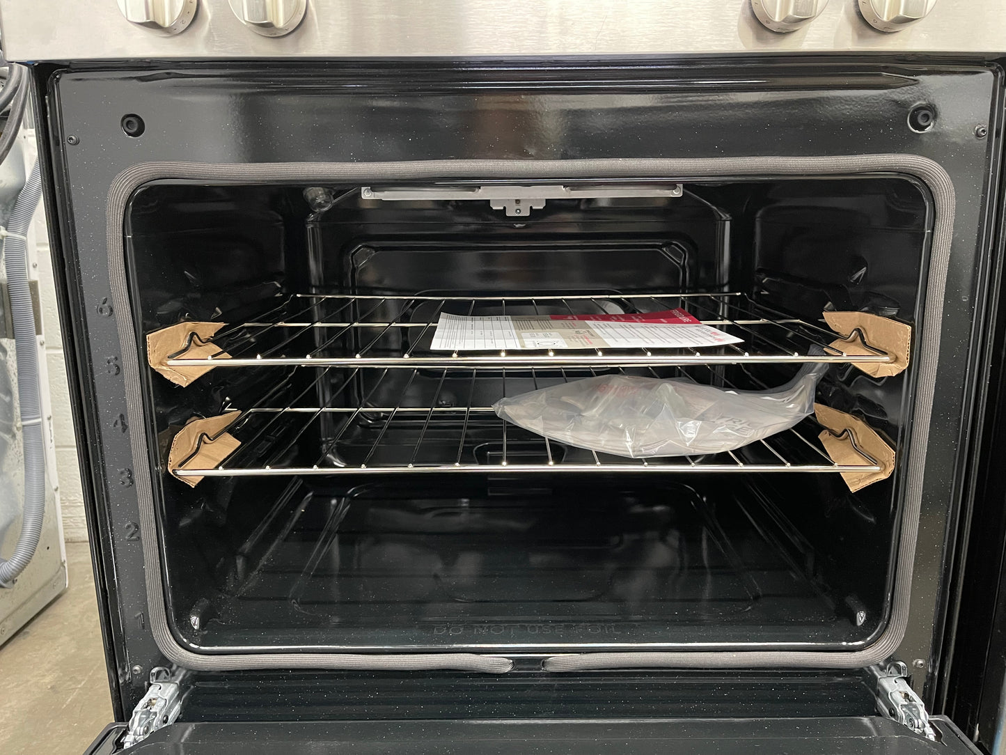 Frigidaire FCRE3062AS
30 Inch Freestanding Electric Range with 5 Elements, 5.3 cu. ft. Capacity