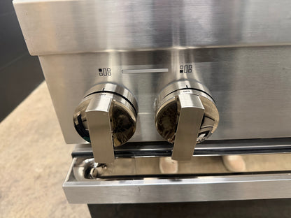 JennAir NOIR   JDRP536HM
36 Inch Smart Dual Fuel Professional Range with 4 Sealed Burners, 5.1 cu. ft. Oven Capacity, WiFi, Smart Integration, Chrome-Infused Griddle, CustomClean , Cinematic Lighting, JennAirCulinary Center, Dual-Fan True Convection, Du