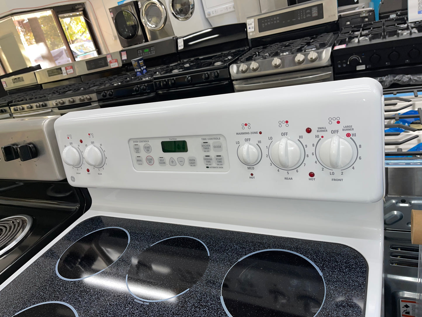 GE 30" Free-Standing Electric Range

Model #:JBP80W0H2WW