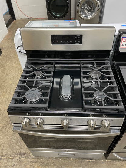 GE 30 in. 5.0-cu. ft. Freestanding Gas Range in Stainless Steel-Model #JGBS66REK3SS