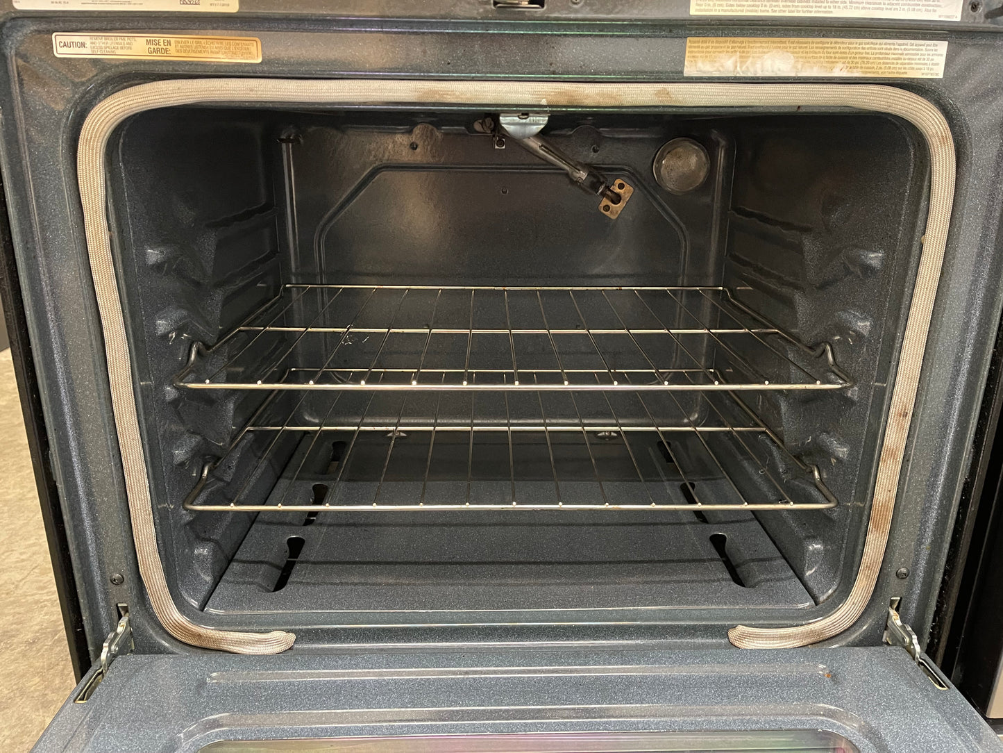 Whirlpool  WFG525S0HS
30 Inch Freestanding Gas Range with Frozen Bake Technology, SpeedHeat Burner, SpillGuard™ Cooktop, Center Oval Burner, Temperature Sensor, Closed Door Broiling, Control Lock and Self-Cleaning: Black-on-Stainless