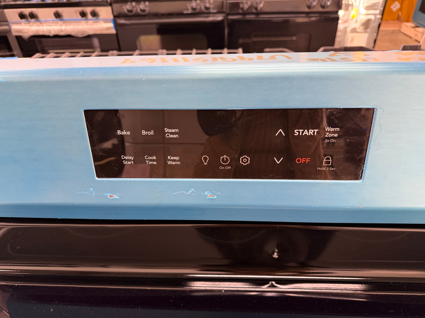 Frigidaire 30-in Glass Top 5 burners 5.3-cu ft Freestanding Electric Range ( Fingerprint Resistant Stainless Steel )
Model #FCRE306LAF