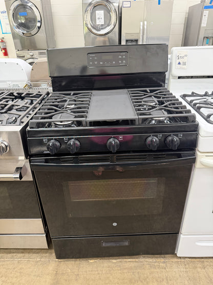 GE 30” Freestanding Gas Range – Model JGBS66DEK4BB