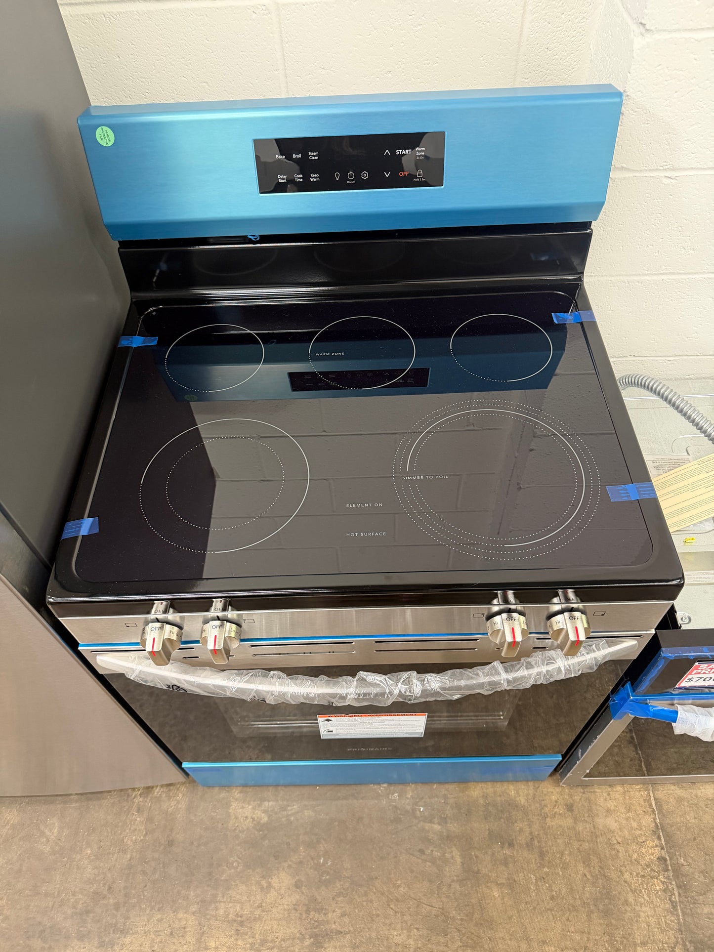 Frigidaire FCRE3062AS
30 Inch Freestanding Electric Range with 5 Elements, 5.3 cu. ft. Capacity
