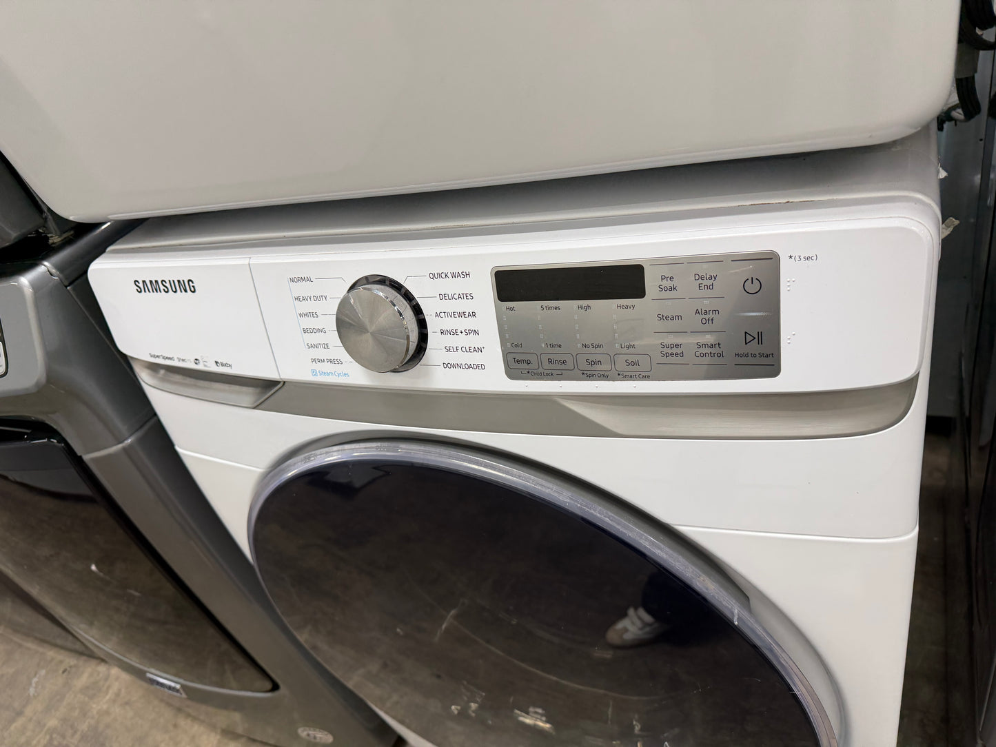 Samsung  WF45R6300AW
27 Inch Front Load Smart Washer with 4.5 Cu. Ft. And Samsung  DVE45R6300W
27 Inch Electric Smart Dryer with 7.5 cu. ft.