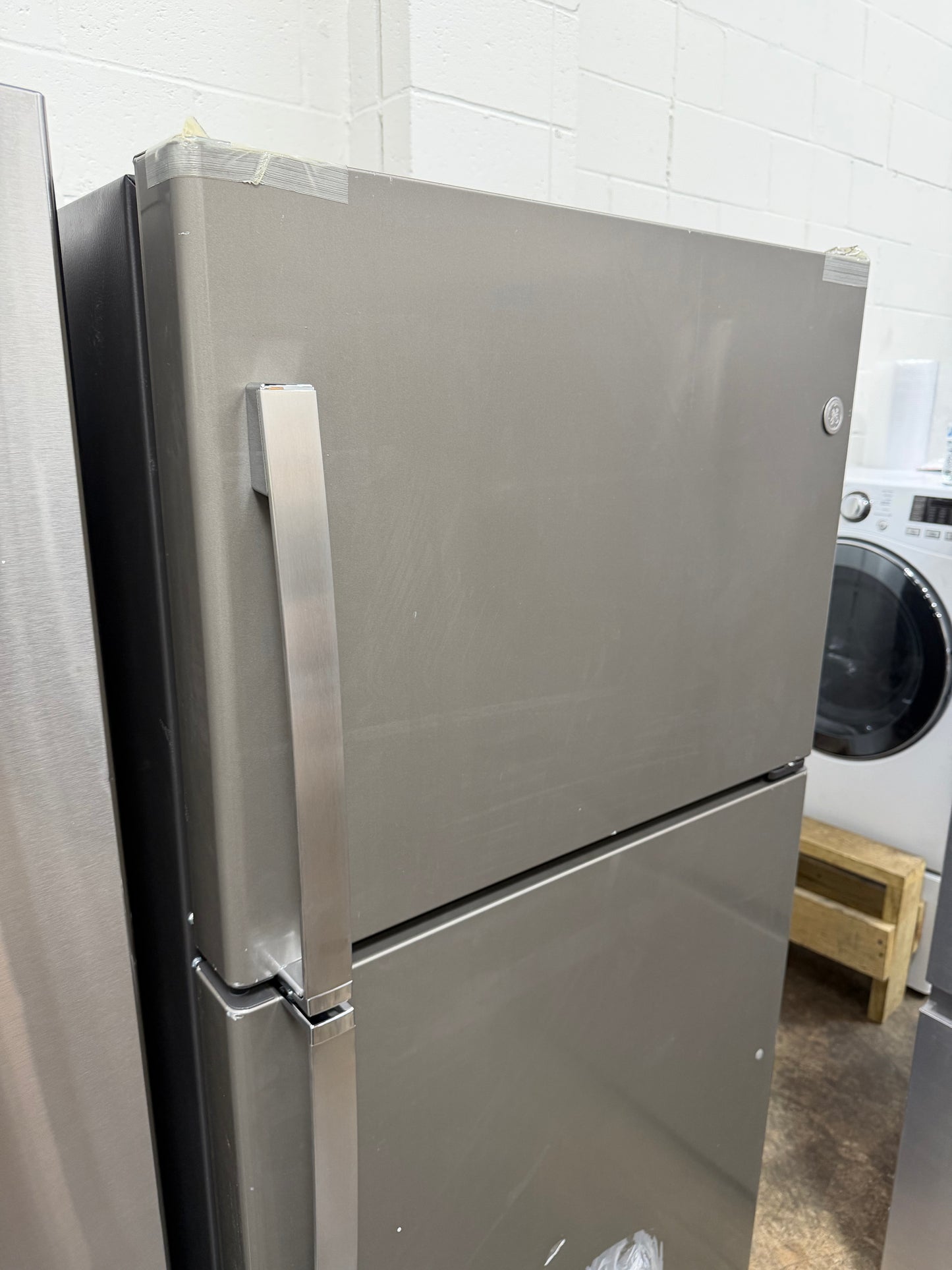 GE 19.2 Cu. Ft. Garage Ready Top-Freezer Refrigerator
Model #:GTS19KMNRES