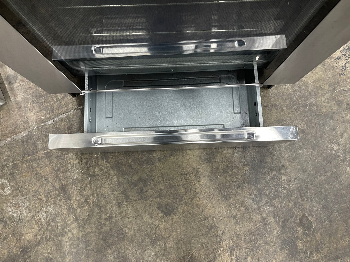 LG  LRG3061ST
30 Inch Gas Range with 20 Minute EasyClean ,Mode, Brilliant Blue Interior, Griddle Accessory, 5 Sealed Burners, 5.4 cu. ft. Oven and Storage Drawer: Stainless Steel