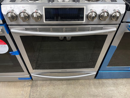 Samsung  NX58H9500WS
30 Inch Slide-In Gas Range with 5.8 cu. ft. True Convection Oven, Reversible Griddle, Self-Clean, Temperature Probe, Guiding Light Controls, 5 Sealed Burners, 18,000 BTU Center Burner, and Warming Drawer: Stainless Steel