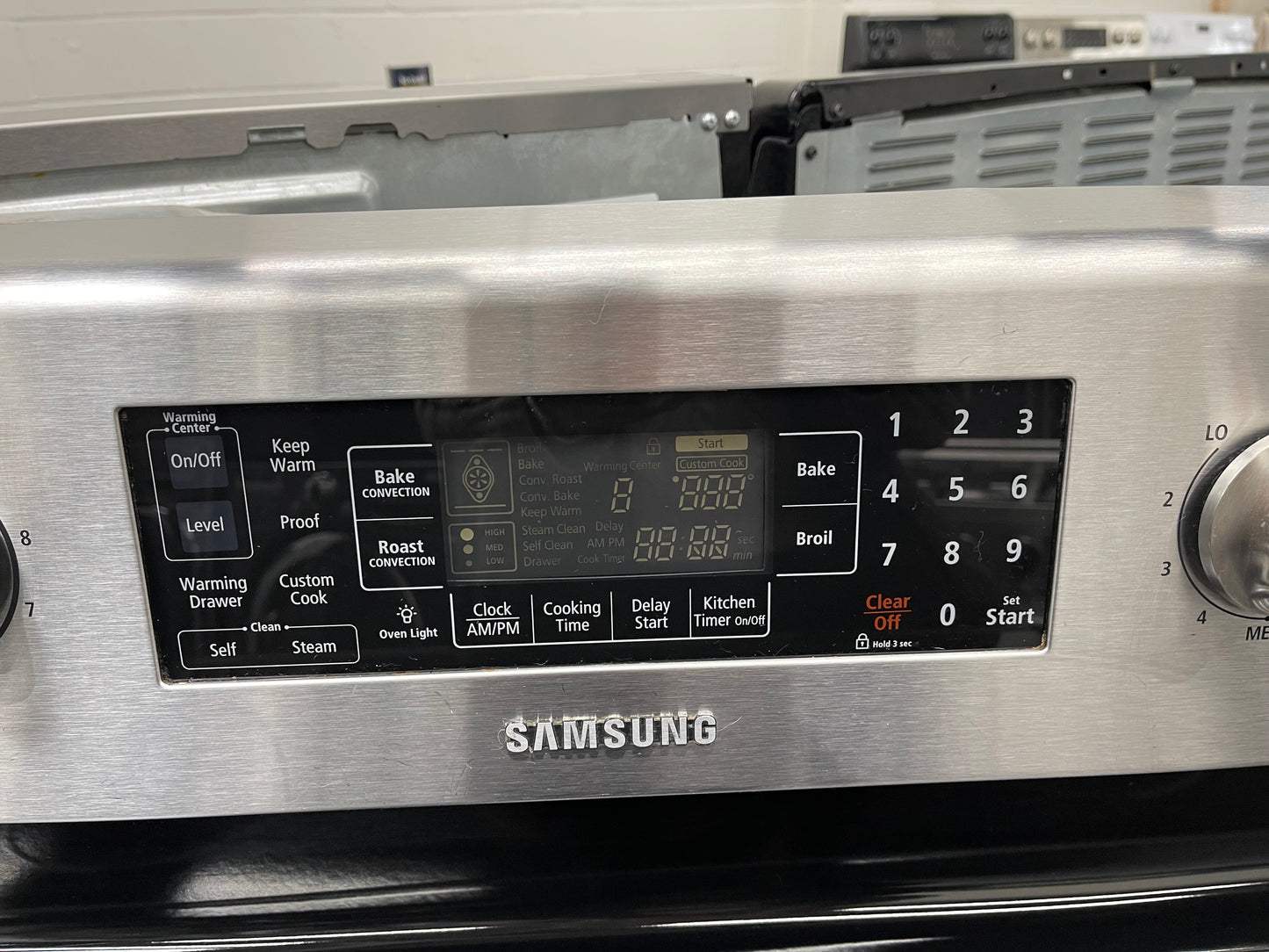 Samsung  FTQ387LWGX
30 Inch Freestanding Electric Range with 5 Cooktop Elements, 5.9 cu. ft. Convention Oven, Steam and Self Clean, Warming Drawer and Sabbath Mode