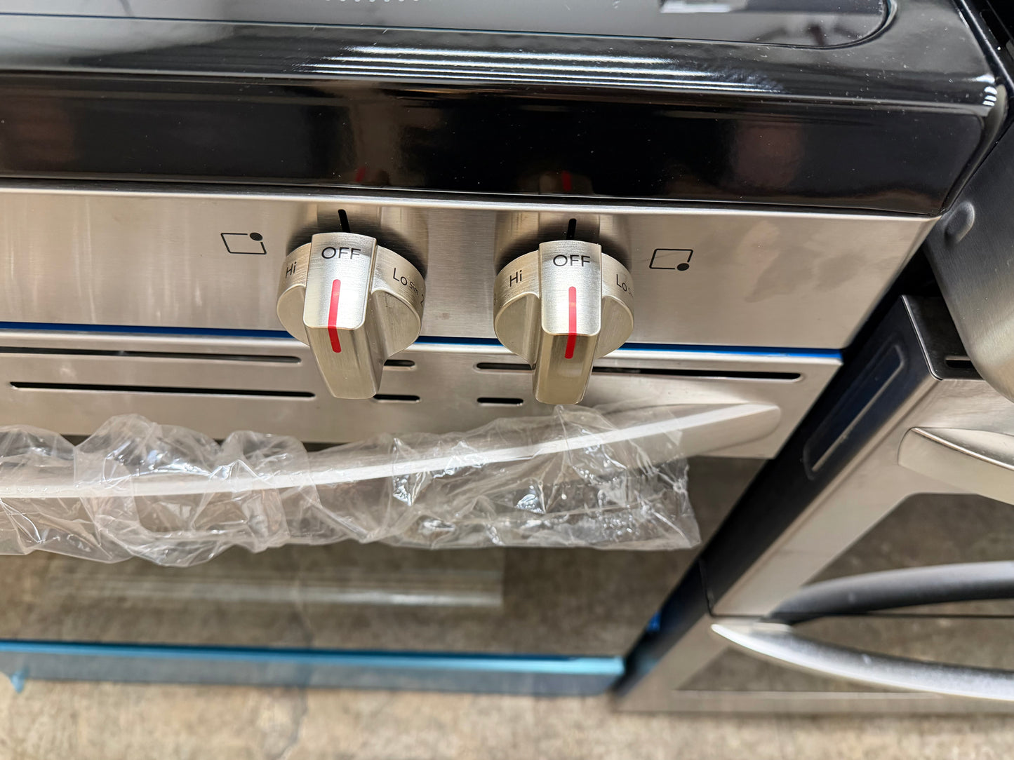 Frigidaire FCRE3062AS
30 Inch Freestanding Electric Range with 5 Elements, 5.3 cu. ft. Capacity