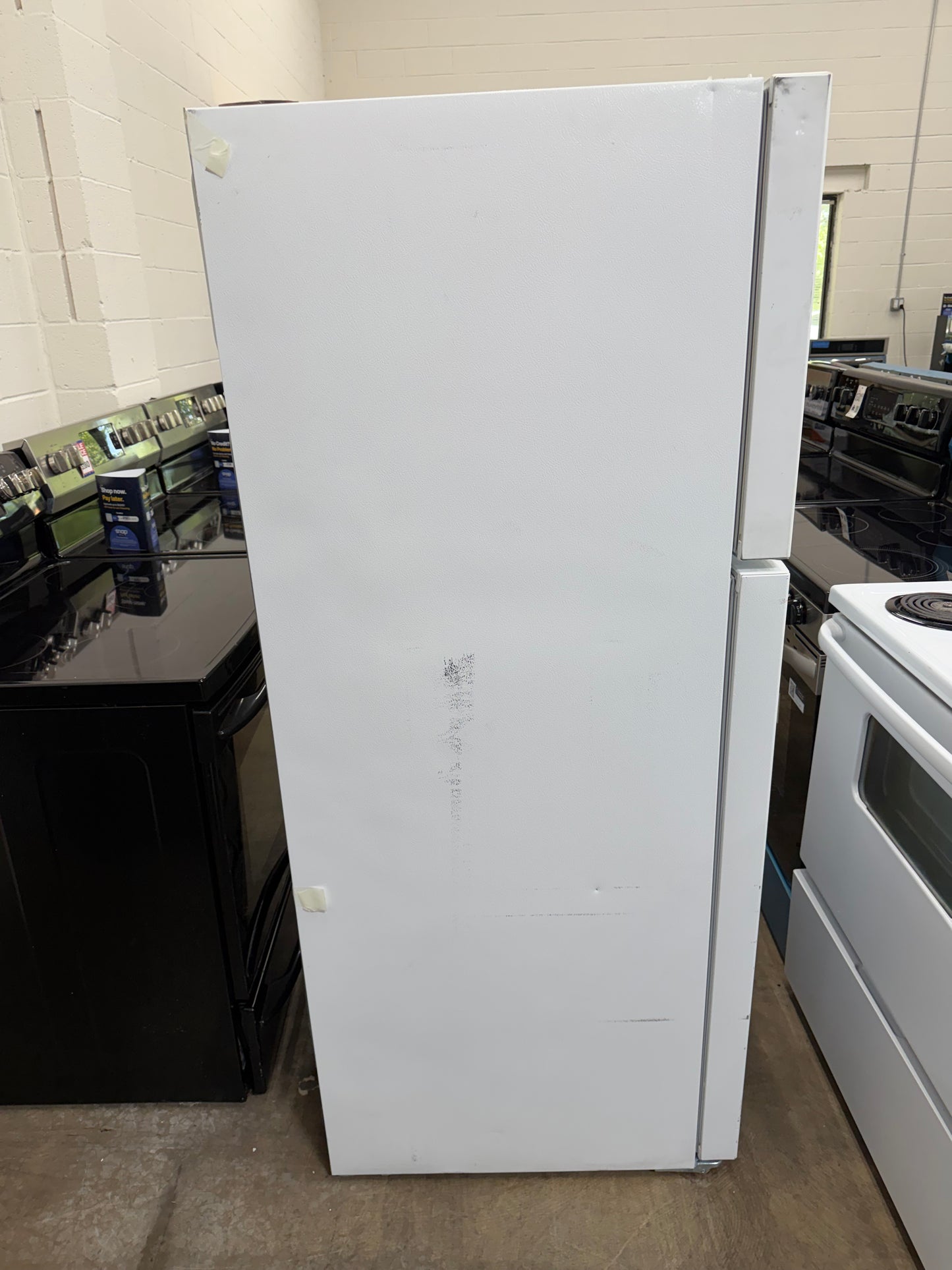 Frigidaire  FFTR1814WW
30 Inch Top Freezer Refrigerator with 18.3 Cu. Ft. Total Capacity, EvenTemp Cooling, Adjustable Shelves, Humidity-Controlled Crispers, Gallon Door Bins, LED Lighting, Ice Maker Ready, and ADA Compliant: White