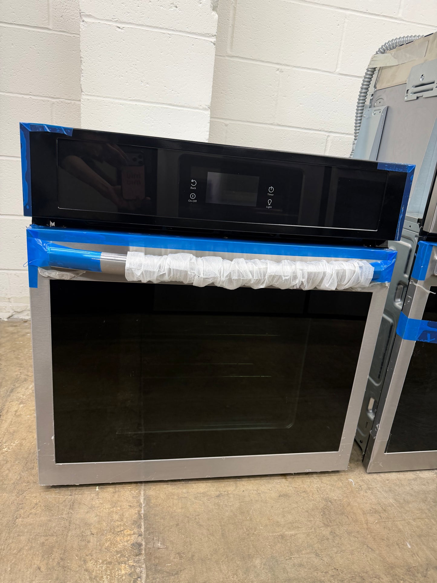 Frigidaire  FCWS2727AB
27 Inch Single Convection Electric Wall Oven with 3.8 Cu. Ft.
