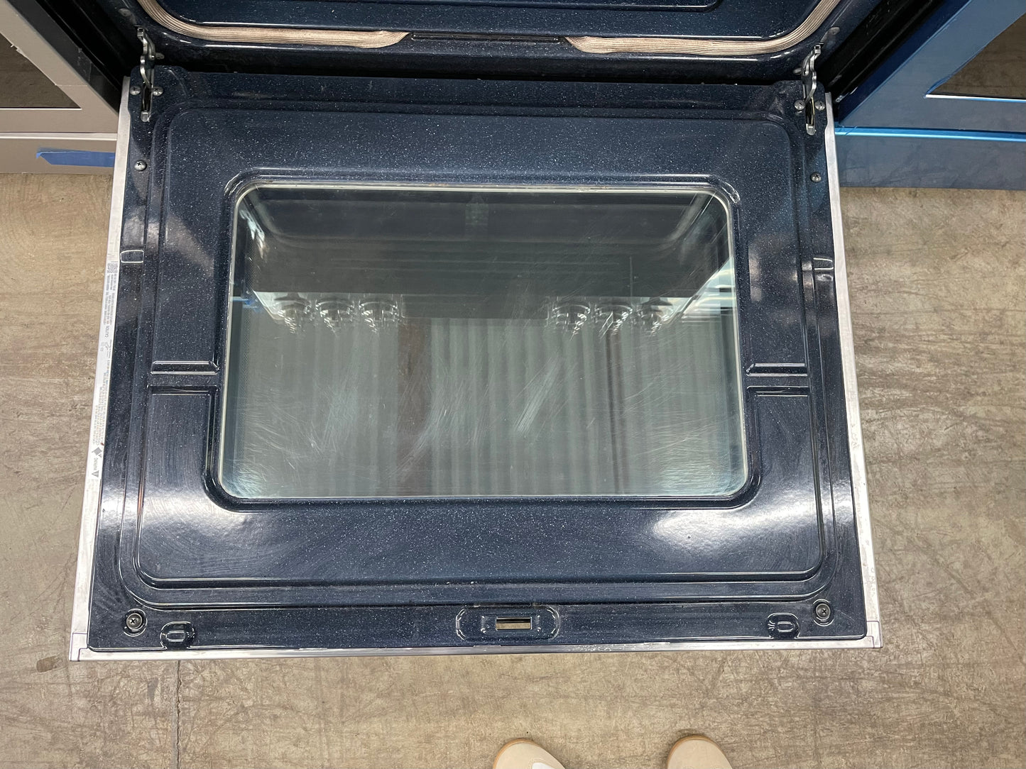 Samsung  NX58H9500WS
30 Inch Slide-In Gas Range with 5.8 cu. ft. True Convection Oven, Reversible Griddle, Self-Clean, Temperature Probe, Guiding Light Controls, 5 Sealed Burners, 18,000 BTU Center Burner, and Warming Drawer: Stainless Steel