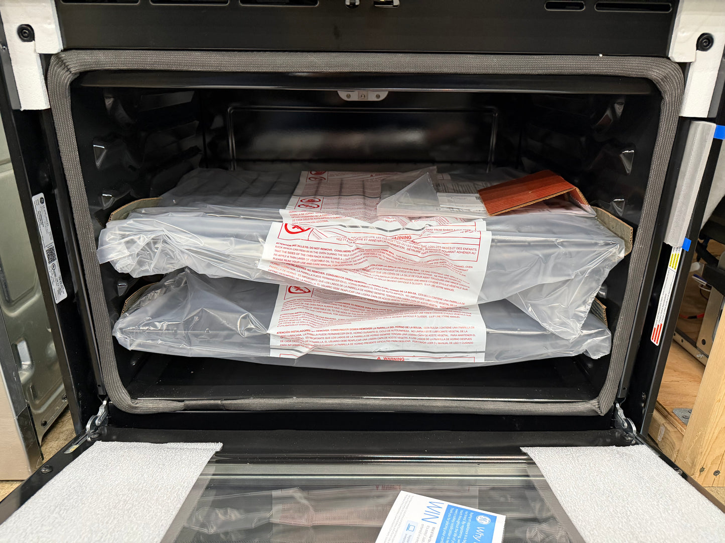 GE  JT3800SHSS
30 Inch Combination Wall Oven