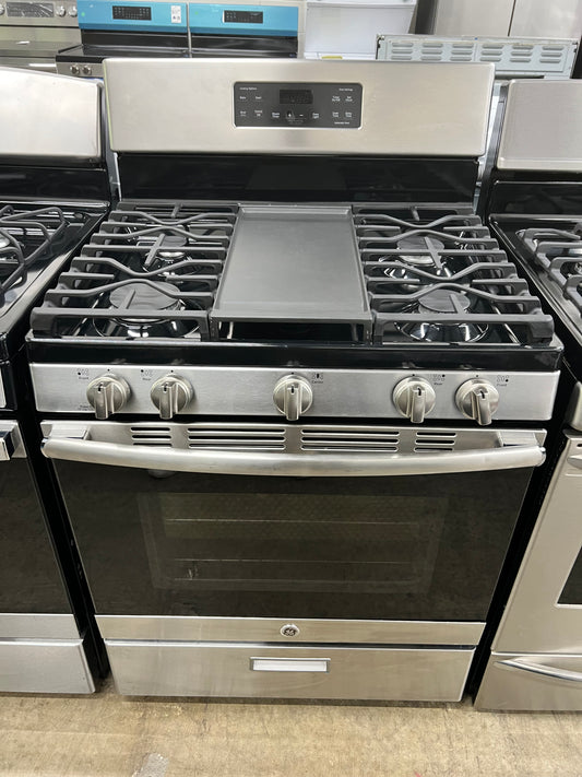 GE 30 in. 5.0-cu. ft. Freestanding Gas Range in Stainless Steel-Model #JGBS66REK3SS