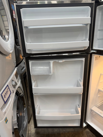 GE 15.6 Cu. Ft. Top Freezer Refrigerator – Stainless Steel
Model: GTS16GSHJRSS