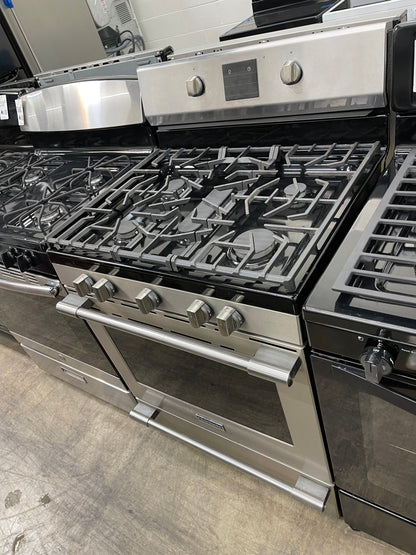 Frigidaire Professional 30-in 5 Burners 5.6-cu ft Self Cleaning Freestanding Gas Range in Stainless Steel-Model #FPGF3077QF
