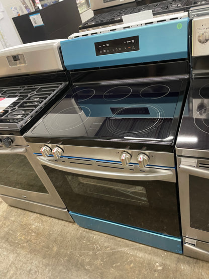 Frigidaire  FCRE3062AS
30 Inch Freestanding Electric Range with 5 Elements, 5.3 cu. ft. Capacity