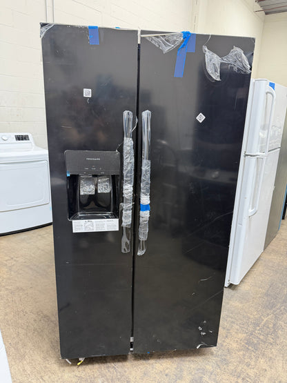 Frigidaire 25.6-cu ft Standard-Depth 36-in Wide Side-by-Side Refrigerator with Ice Maker ,Water and Ice Dispenser ( Black )
