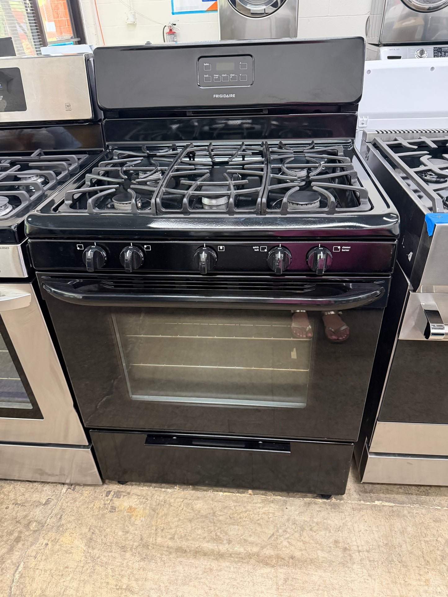 Frigidaire 30” Freestanding Gas Range – Model FFGF3019LBC