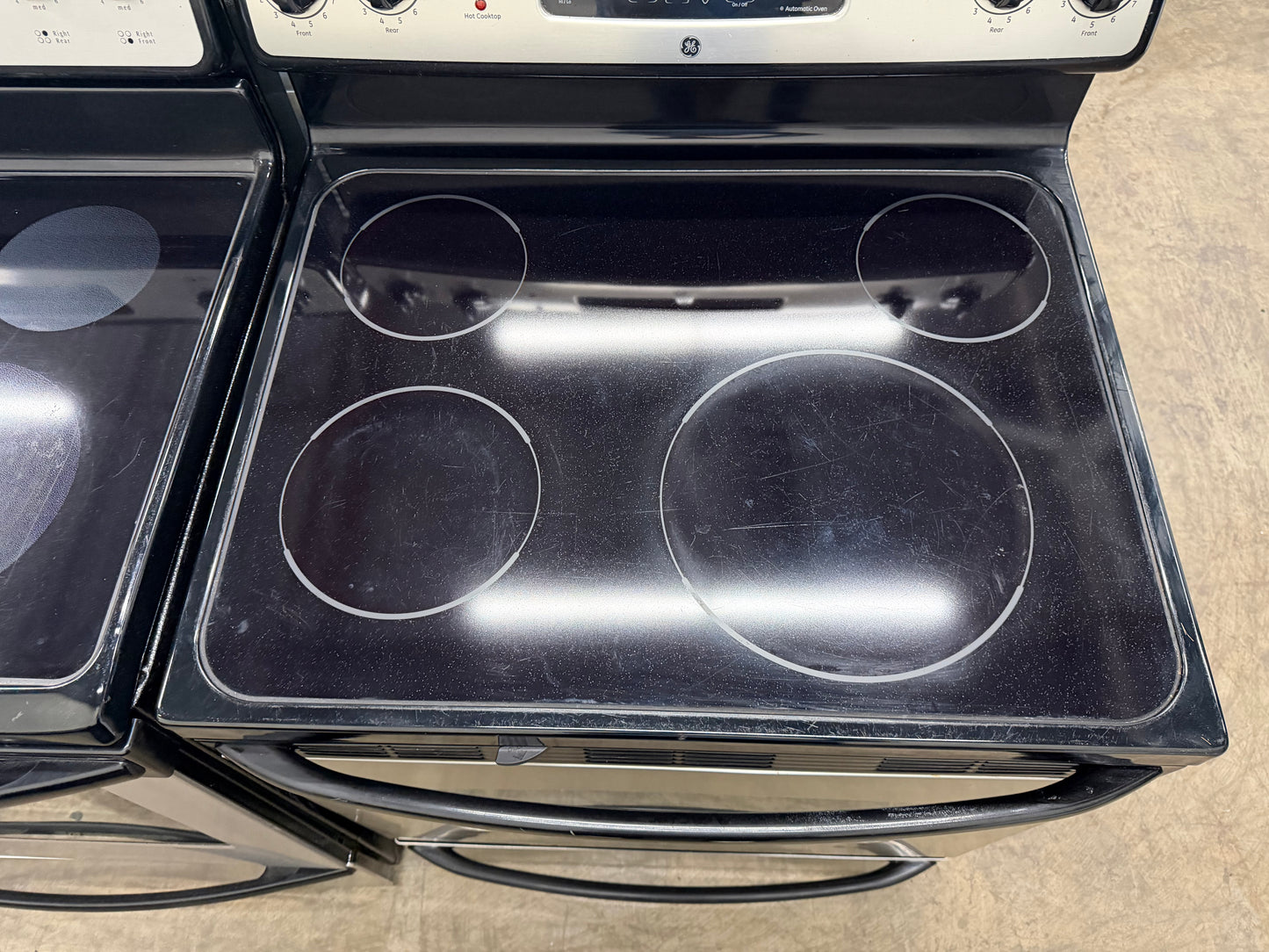 GE CleanDesign  JB640MPBS
30 Inch Electric Range with 4 Radiant Elements, 5.3 cu. ft. Self-Clean Oven, Dual Element Bake, Sabbath Mode, Storage Drawer and QuickSet III Controls: CleanSteel