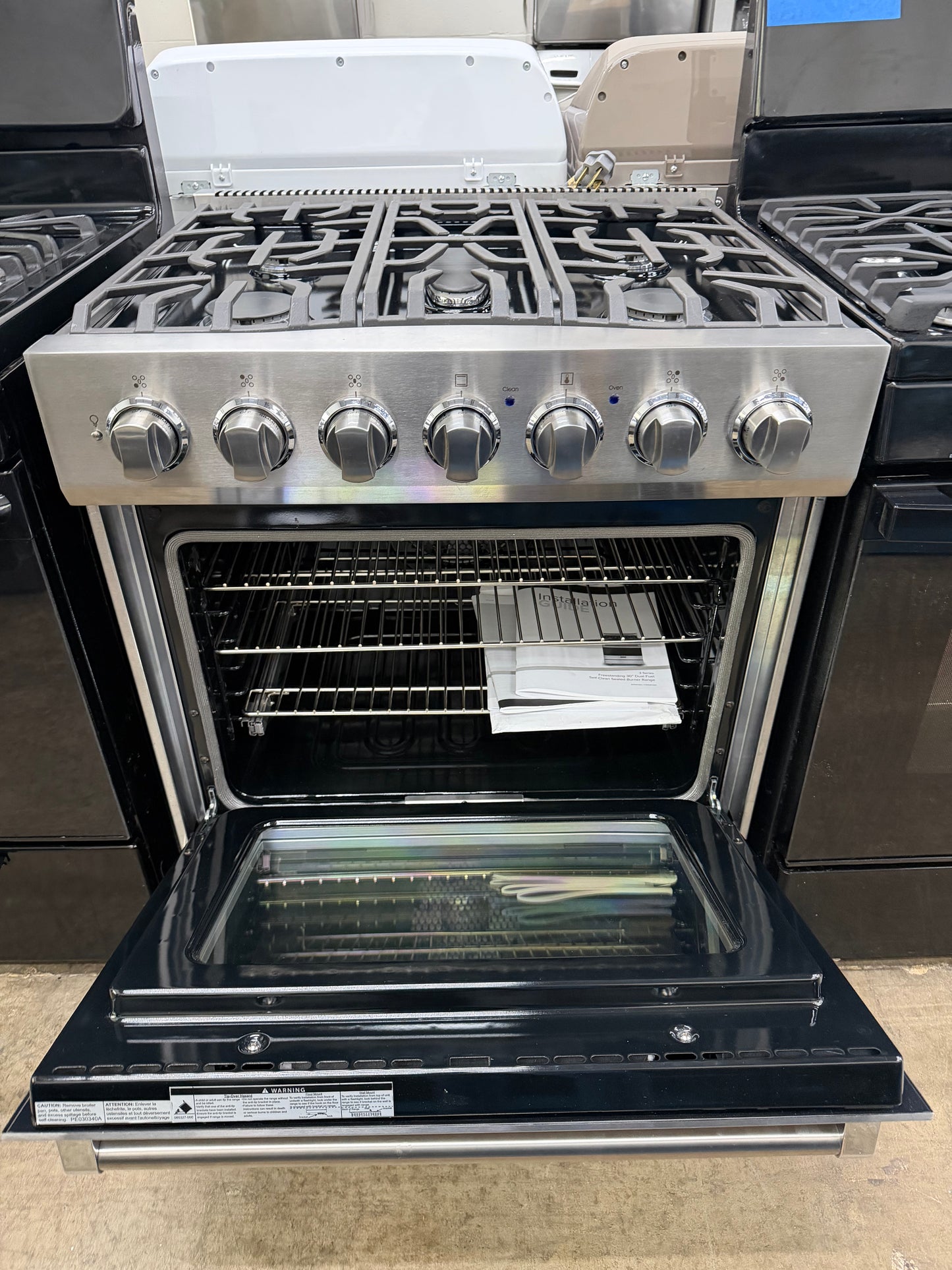 Viking 3 Series  RVDR33025BSSLP
30 Inch Freestanding Dual Fuel Range with 5 Sealed Burners, 4.7 Cu. Ft. Capacity, Continuous Grates, Self-Clean, TruConvection Cooking, Vari-Speed Dual Flow Convection, SureSpark Ignition System and TruGlide Oven
