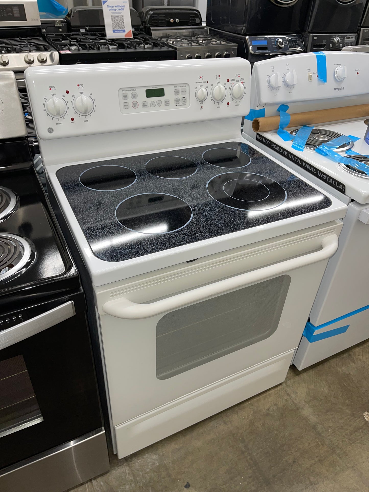 GE 30" Free-Standing Electric Range

Model #:JBP80W0H2WW