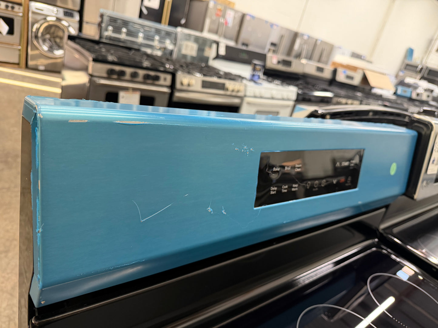 Frigidaire FCRE3062AS
30 Inch Freestanding Electric Range with 5 Elements, 5.3 cu. ft. Capacity