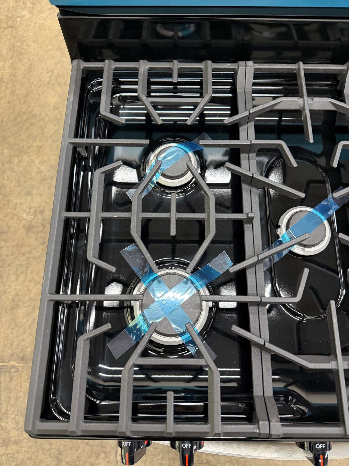 Frigidaire 30-in 5 Burners 5.1-cu ft Freestanding Gas Range in Stainless Steel-Model # FCRG3052BS