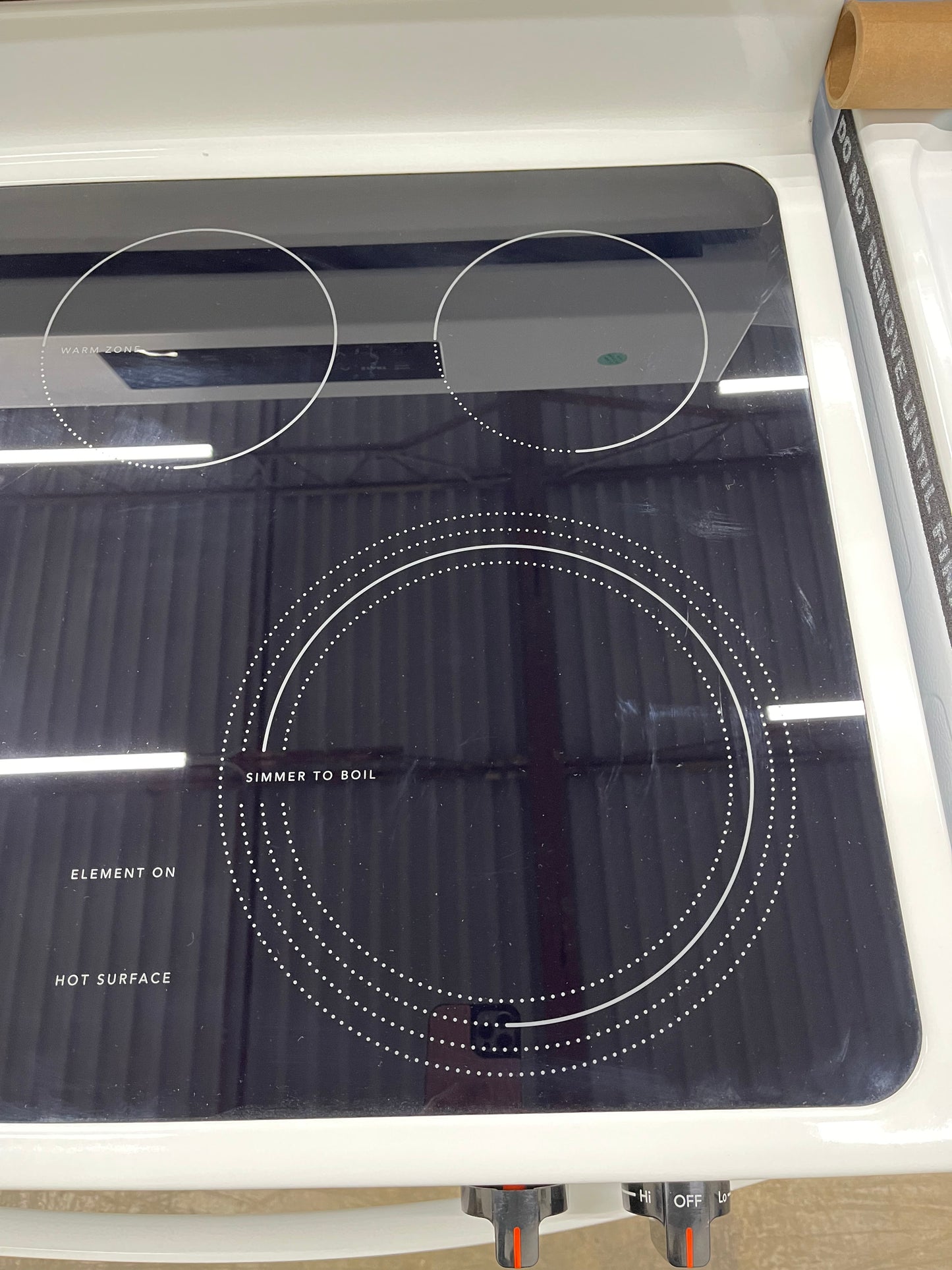 Frigidaire  FCRE3062AW
30 Inch Freestanding Electric Range with 5 Elements, 5.3 cu. ft. Capacity, EvenTemp Element, SpaceWise Element, Storage Drawer, and Steam Clean: White