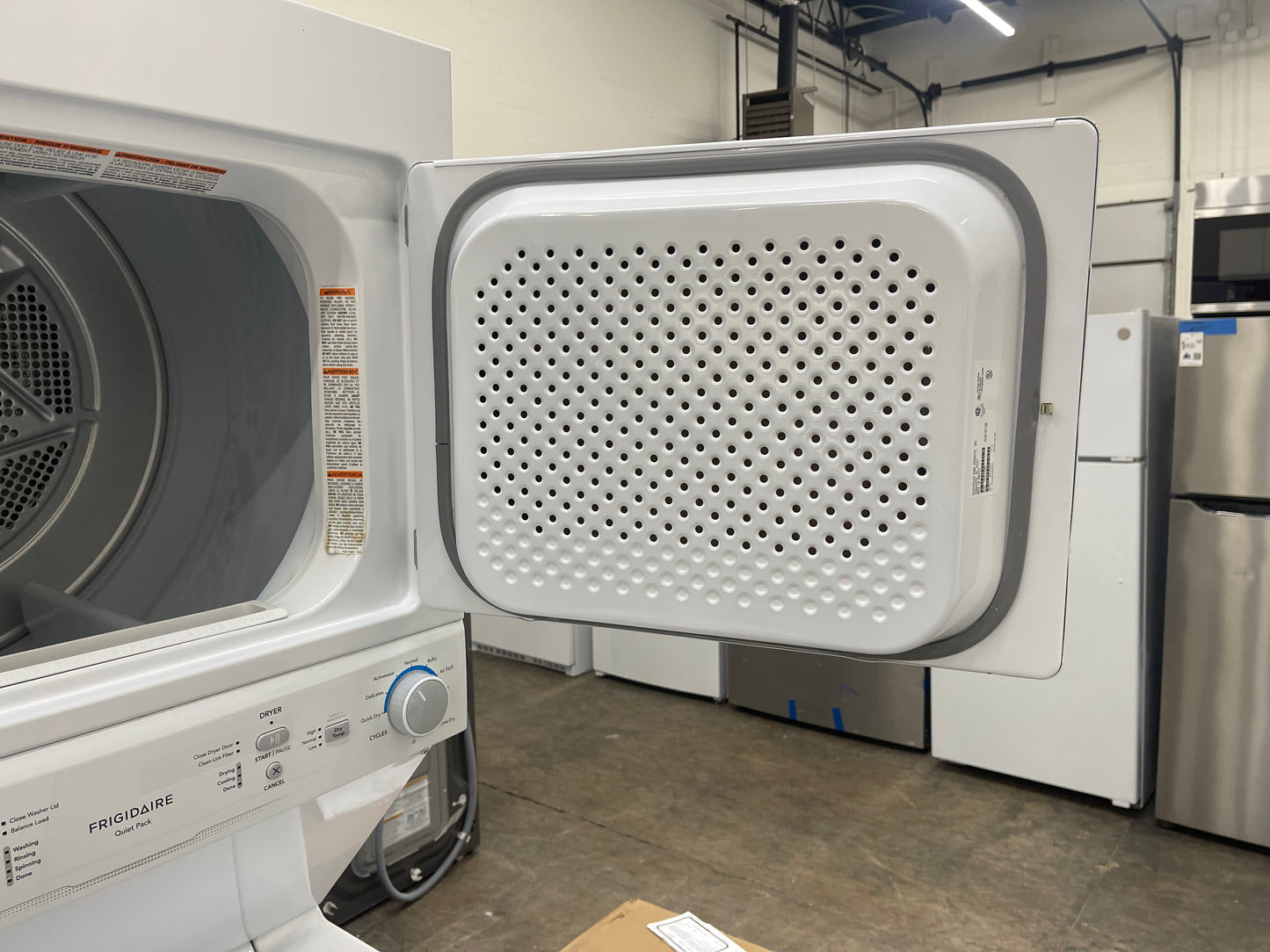 Frigidaire  FLCE7522AW
27 Inch Electric Laundry Center with 3.9 Cu. Ft. Washer Capacity, 10 Wash Cycles, 5.6 cu. ft. Dryer Capacity, 6 Dry Cycles, MaxFill Option, 4 Timed Dryer Cycles, and End-of-Cycle Signal