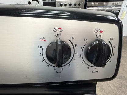 GE CleanDesign  JB640MPBS
30 Inch Electric Range with 4 Radiant Elements, 5.3 cu. ft. Self-Clean Oven, Dual Element Bake, Sabbath Mode, Storage Drawer and QuickSet III Controls: CleanSteel