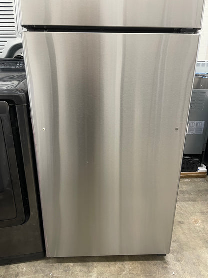 GE  GTS18HYNRFS
28 Inch Top Freezer Refrigerator with 17.5 Cu. Ft. Capacity, Edge-To-Edge Glass Shelves, Sliding Deli Drawer, Gallon Door Bin, Dairy Compartment, LED Lighting, Upfront Temperature Controls, Sabbath Mode, Frost Free, and Icemaker-Ready