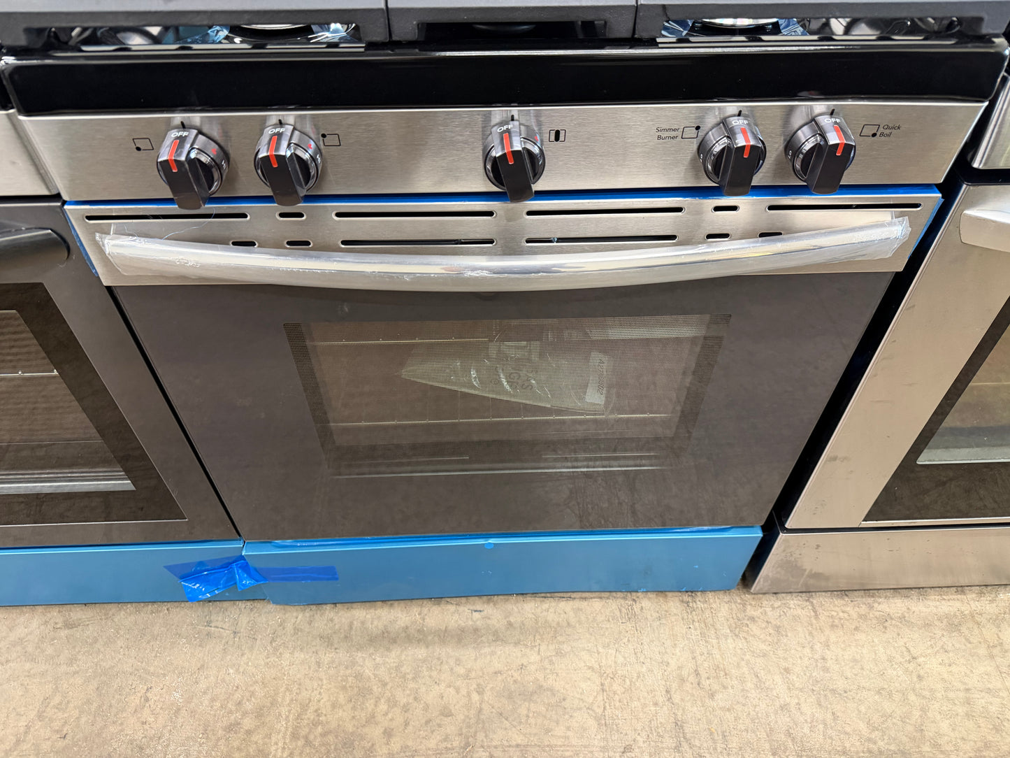 Frigidaire Gallery 30 in 5.1 cu-ft Gas Range with No Preheat + Air Fry in Smudge Proof Black Stainless Steel-Model #GCRG3060BDA
