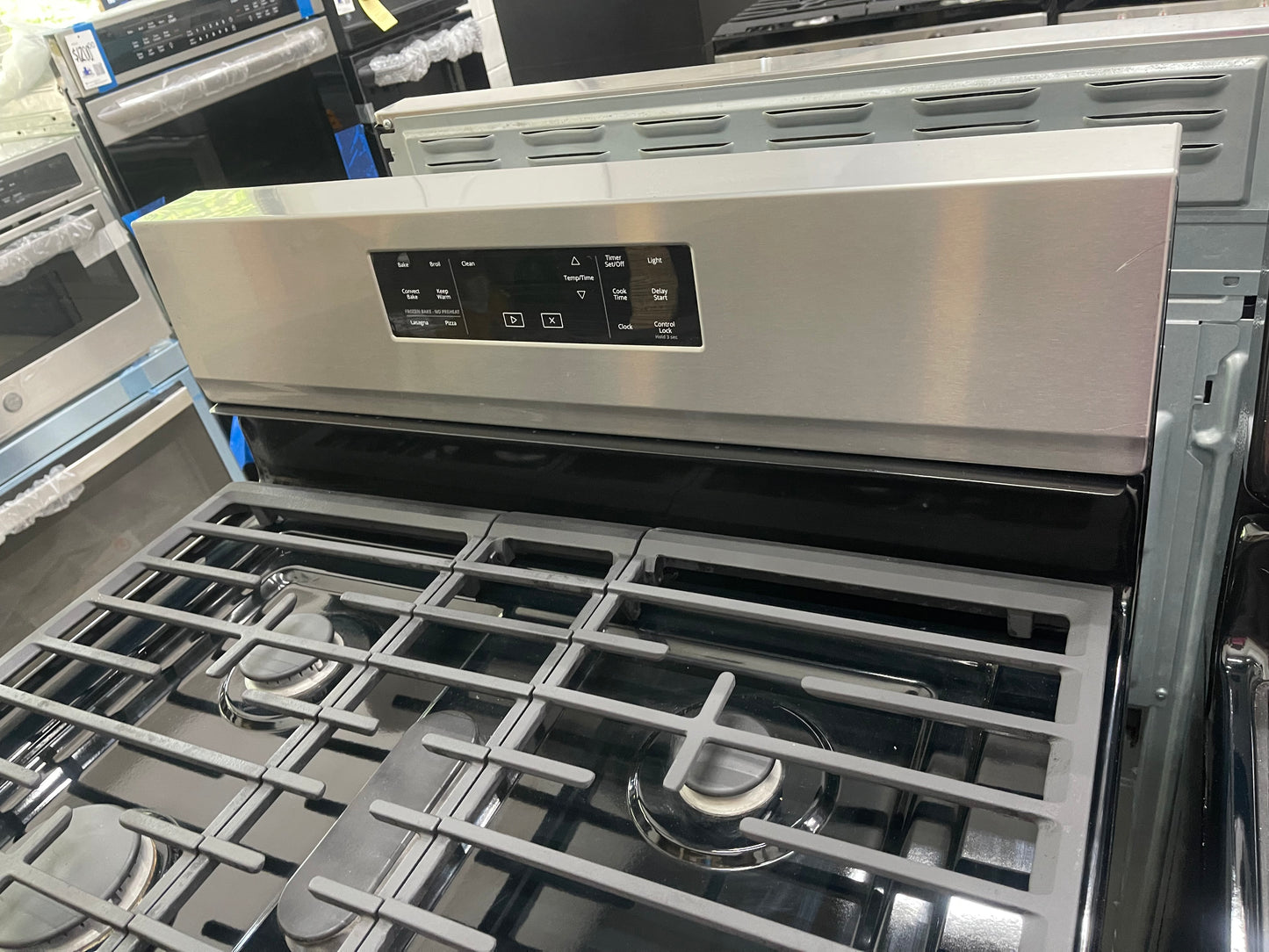 Whirlpool  WFG550S0LZ
30 Inch Freestanding Gas Range with 5 Sealed Burners, 5.0 cu. ft. Oven Capacity