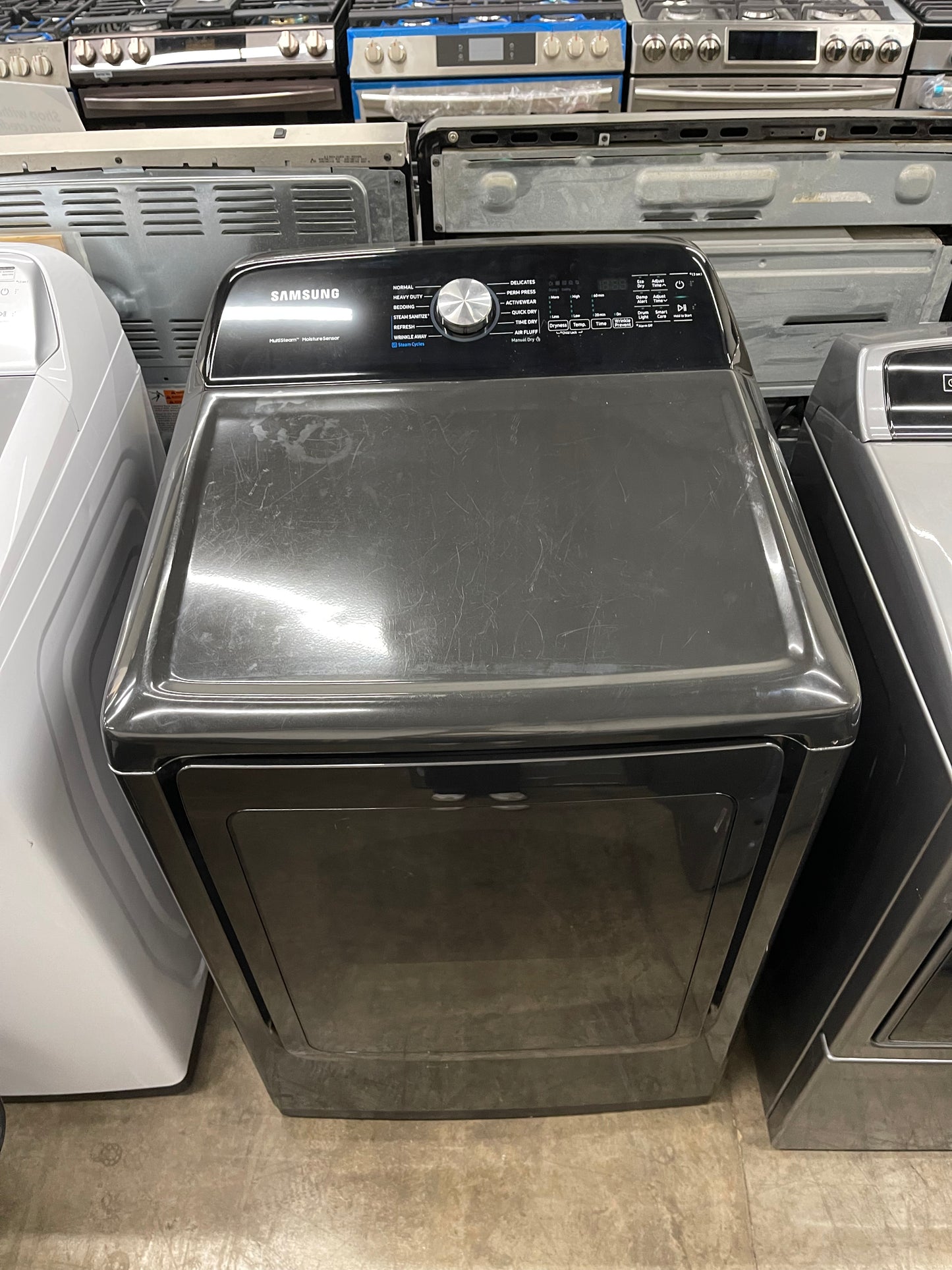 Samsung DVE50R5400V/A3  

7.4 cu. ft. Electric Dryer with Steam Sanitize+ in Black Stainless Steel