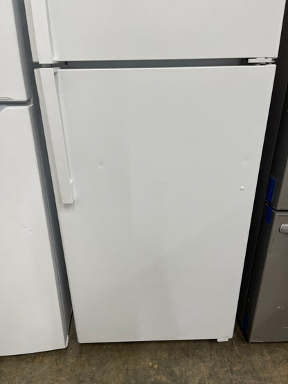 GE  GTS18GTNRWW
28 Inch Top Freezer Refrigerator with 17.5 Cu. Ft. Total Capacity, Adjustable Edge to Edge Glass Shelves, Sliding Deli Drawer, LED Lighting, Spillproof Freezer Floor, Gallon Door Storage, and Sabbath Mode: White