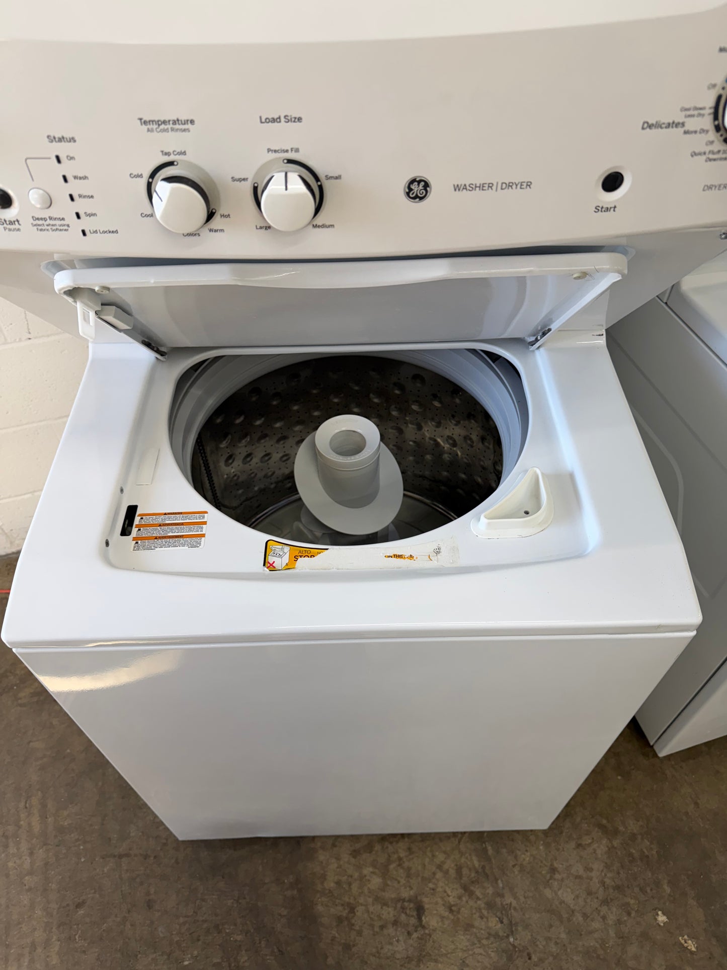 GE Unitized Spacemaker® ENERGY STAR 3.9 cu. ft. Capacity Washer with Stainless Steel Basket and 5.9 cu. ft. Capacity Electric Dryer

Model #:GUD27EESM1WW