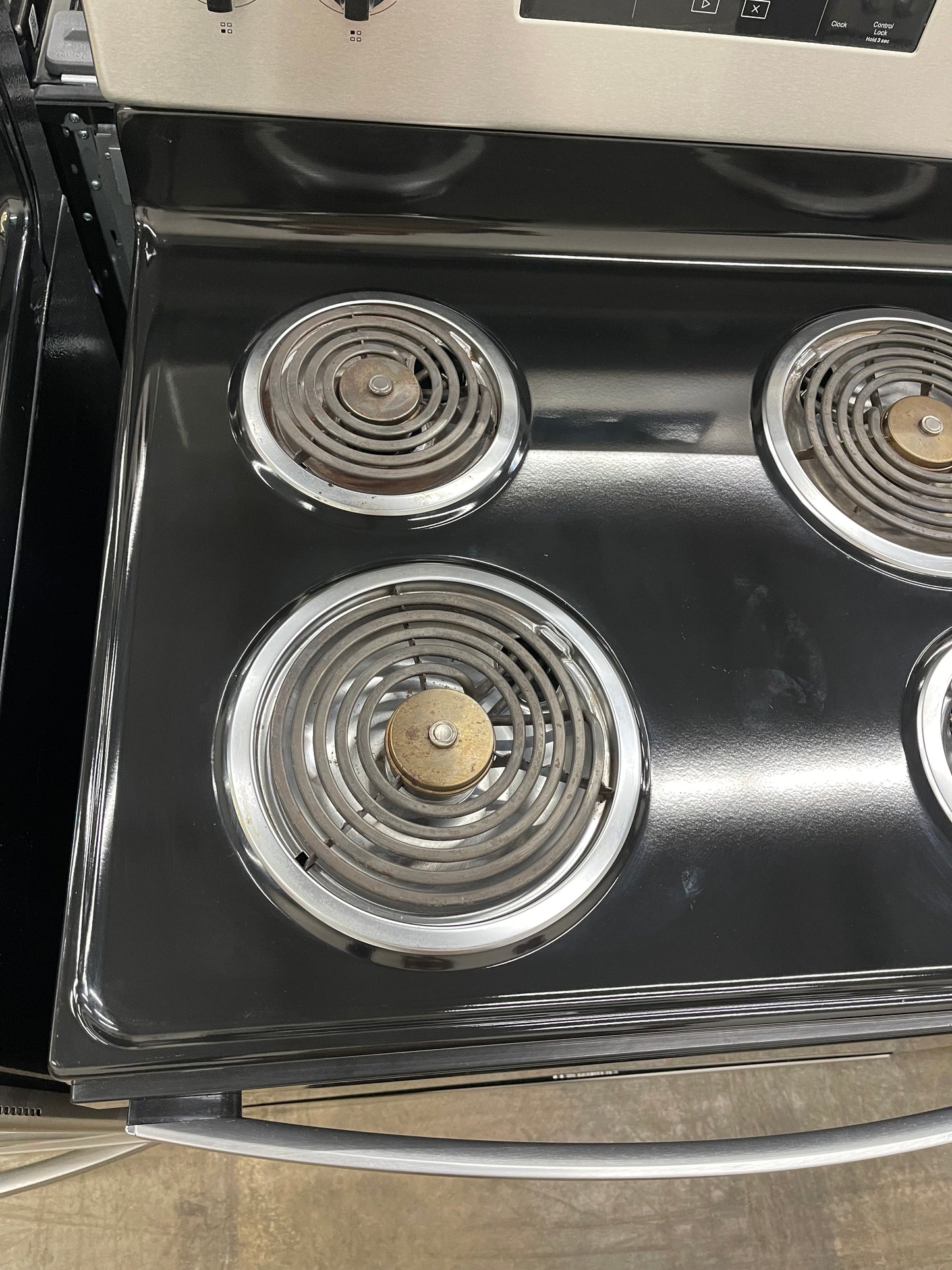 Whirlpool 30-in 4 burners 4.8-cu ft Freestanding Electric Range ( Stainless Steel )
Model #WFC150M0JS