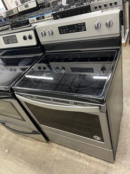 5.3 cu. ft. Whirlpool electric range with Frozen Bake technology Model: WFE550S0HZ