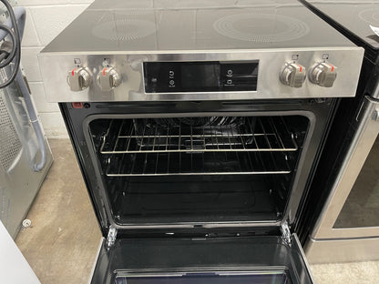 Frigidaire Gallery Series  GCFE3060BF
30 Inch Freestanding Electric Range with 5 Elements, 6.2 cu. ft. Total Convection Oven, Bridge Element, Steam+Self Clean, Storage Drawer, ADA Compliant, and Star-K: Stainless Steel