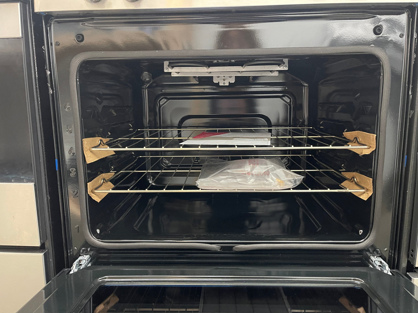 Frigidaire  FCRE3062AS
30 Inch Freestanding Electric Range with 5 Elements, 5.3 cu. ft. Capacity