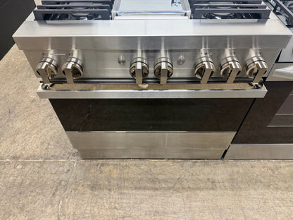 JennAir NOIR   JDRP536HM
36 Inch Smart Dual Fuel Professional Range with 4 Sealed Burners, 5.1 cu. ft. Oven Capacity, WiFi, Smart Integration, Chrome-Infused Griddle, CustomClean , Cinematic Lighting, JennAirCulinary Center, Dual-Fan True Convection, Du