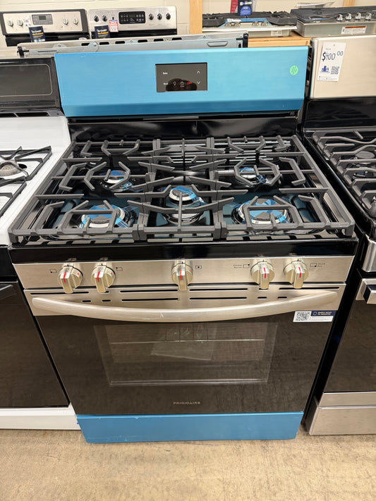 Frigidaire 30-in 5 Burners 5.1-cu ft Freestanding Gas Range in Stainless Steel-Model #FCRG3052BS