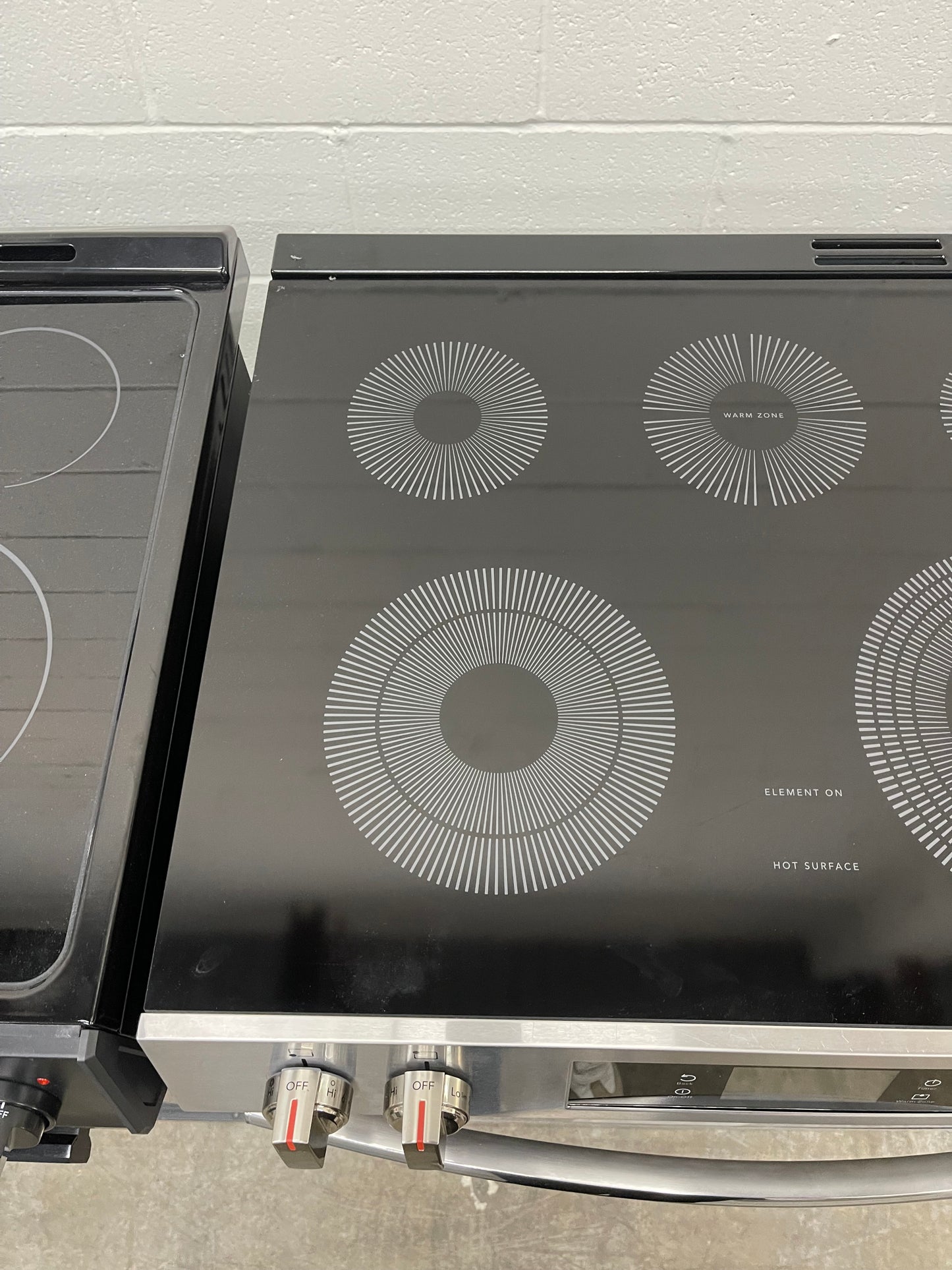 Frigidaire Gallery Series  GCFE3070BF
30 Inch Freestanding Electric Range with 5 Elements, 6.2 cu. ft. Total Convection Oven, EvenTemp™ Element, Storage Drawer, Stone-Baked Pizza, Air Fry, Self & Steam Clean, and Star-K