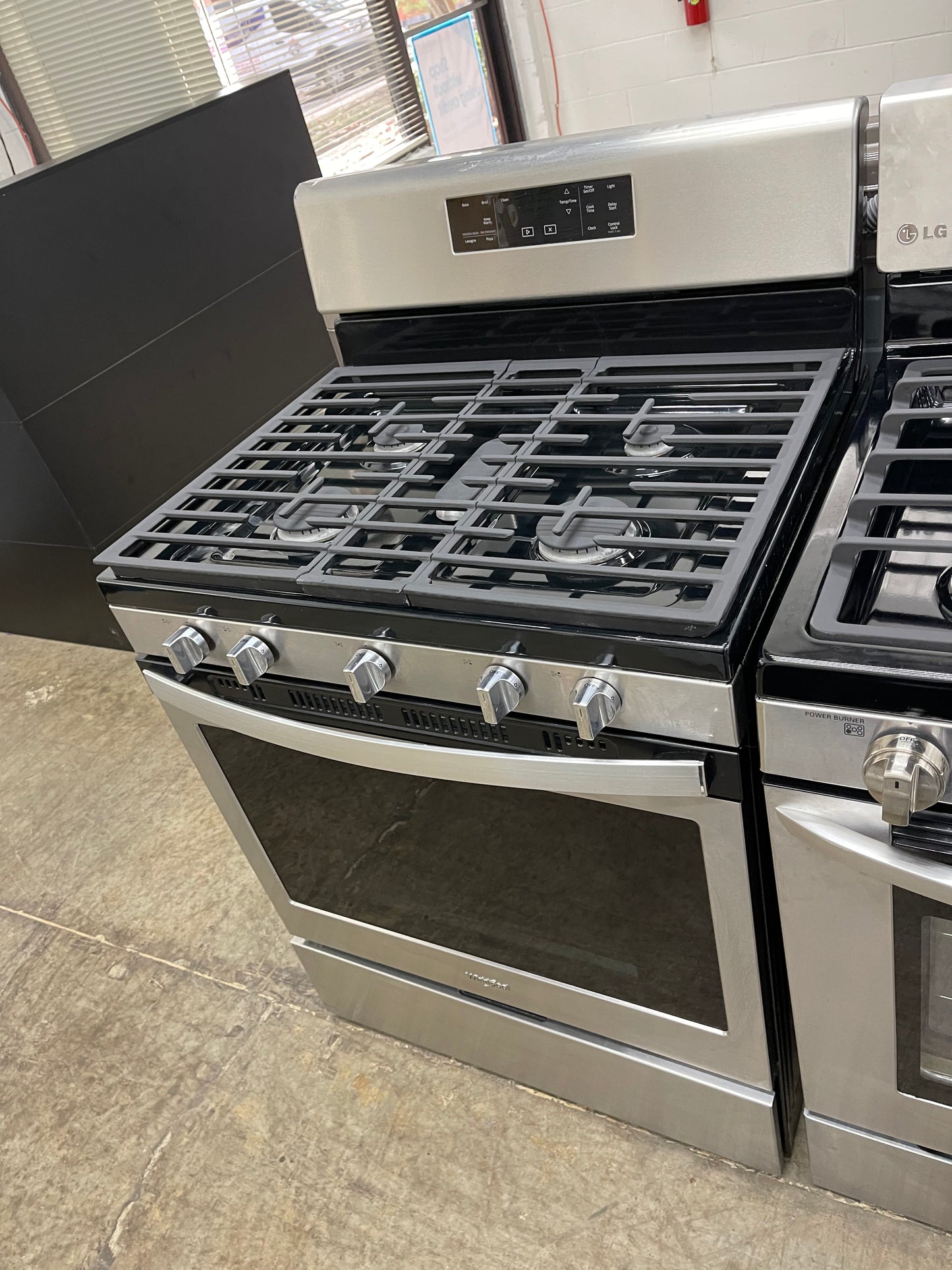 Whirlpool  WFG525S0HS
30 Inch Freestanding Gas Range with Frozen Bake Technology, SpeedHeat Burner, SpillGuard™ Cooktop, Center Oval Burner, Temperature Sensor, Closed Door Broiling, Control Lock and Self-Cleaning: Black-on-Stainless