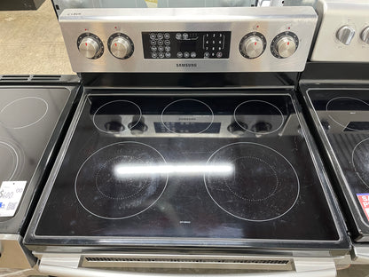 Samsung  FTQ352IWUX
30 Inch Freestanding Electric Range with 5 Elements Including Dual Burners, 5.9 cu. ft. 3-Fan True European Convection Oven, Steam/Self Cleaning, Proofing, Sabbath Mode and Warming Drawer