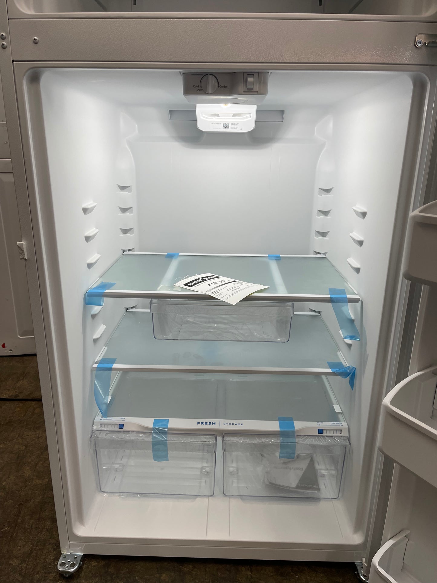Frigidaire  FFTR1835VW
30 Inch Top Freezer Refrigerator with 18.3 Cu. Ft. Capacity, Adjustable Shelves, Humidity-Controlled Crispers, Half-width Deli Drawer, Gallon Door Bins, Auto-Close Doors, EvenTemp Cooling System, and ADA Compliant: White
